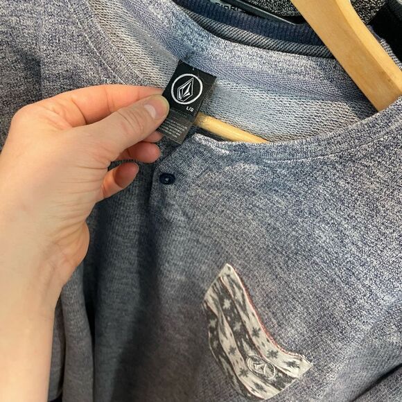 Volcom Blue Sweatshirt Shoulder Pocket Longsleeve - Picture 3 of 10